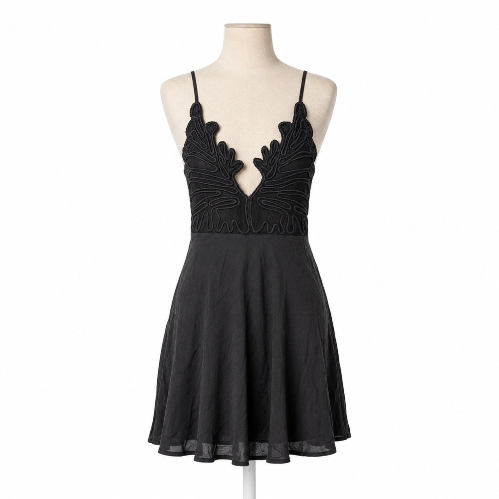 Whimsigoth Floral Embroidered Strappy Mini Dress Size 4 Black Festival Indie Y2K